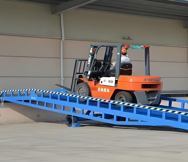 呼兰移动式卸货平台（叉车用）